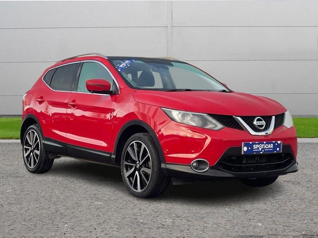 Red Nissan Qashqai 1.2 Dig-t Tekna Xtron 2wd Euro 6 (s/s) 5dr 2016