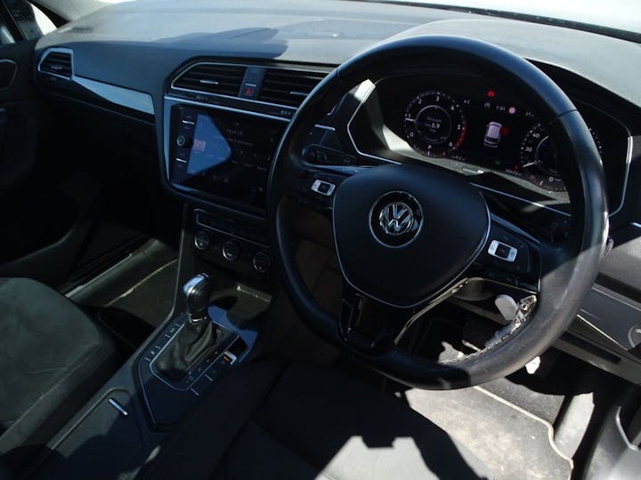 Black Volkswagen Tiguan 2.0 TDI Sel DSG Euro 6 (s/s) 5dr 2017