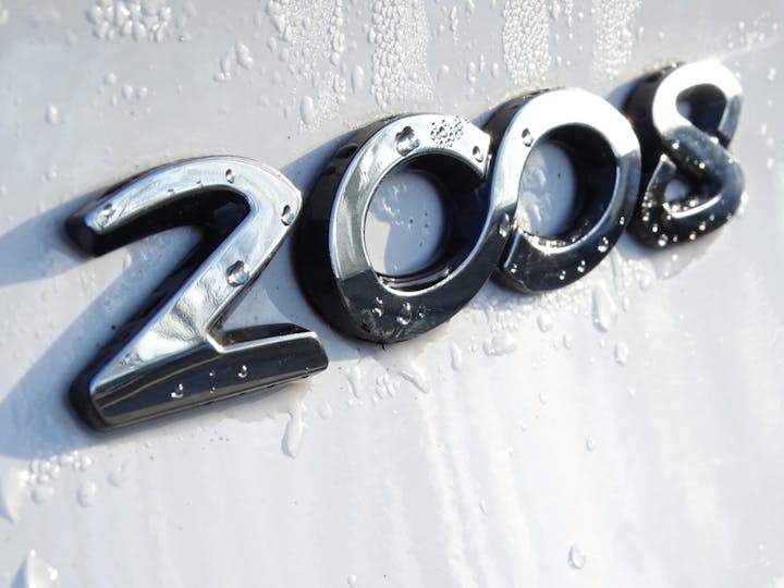 White Peugeot 2008 Allure 2018