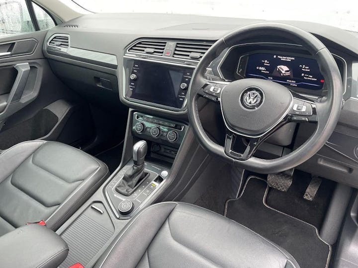 White Volkswagen Tiguan 2.0 TDI Sel DSG 4motion Euro 6 (s/s) 5dr 2020