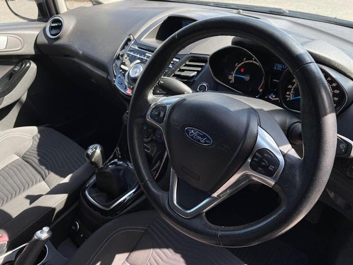 Blue Ford Fiesta 1.0t Ecoboost Titanium Euro 5 (s/s) 5dr 2014