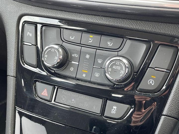 White Vauxhall Mokka X 1.4i Turbo Ecotec Active Euro 6 (s/s) 5dr 2018
