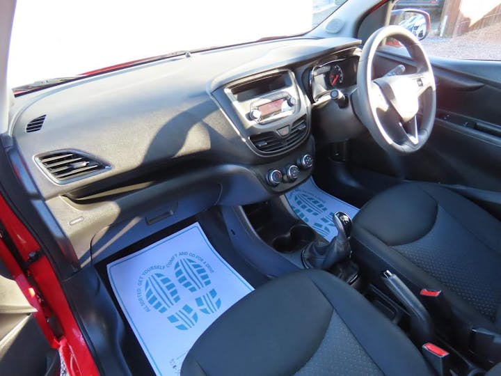 Red Vauxhall Viva 1.0i SE Euro 6 5dr 2016