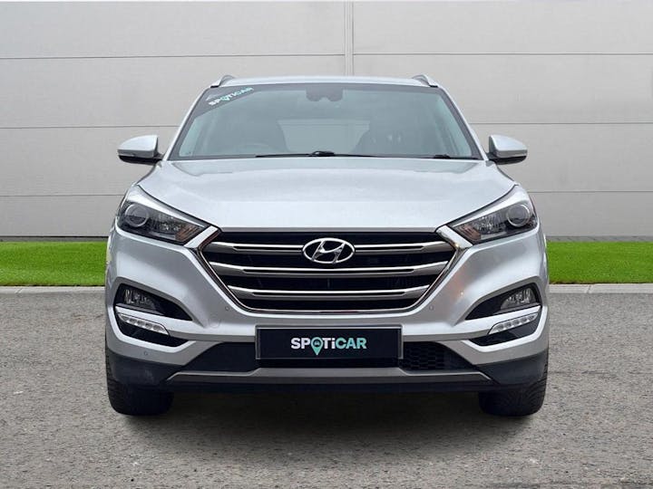 Silver Hyundai Tucson 2.0 CRDi Premium Auto 4wd Euro 6 5dr 2017