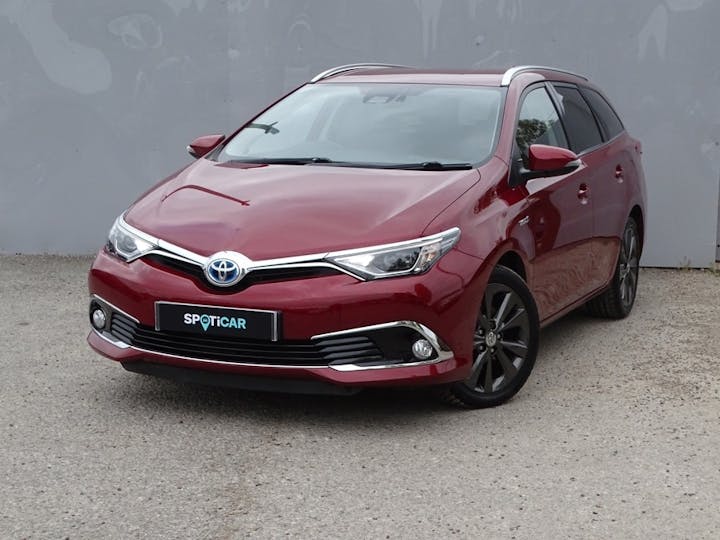Red Toyota Auris VVT-i Excel Touring Sports Tss 2017
