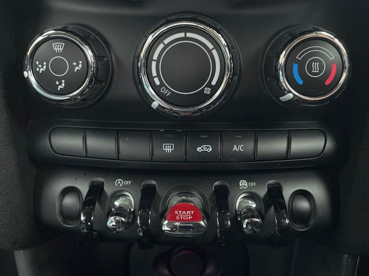 Black MINI Hatch 1.5 Cooper Classic Steptronic Euro 6 (s/s) 5dr 2020