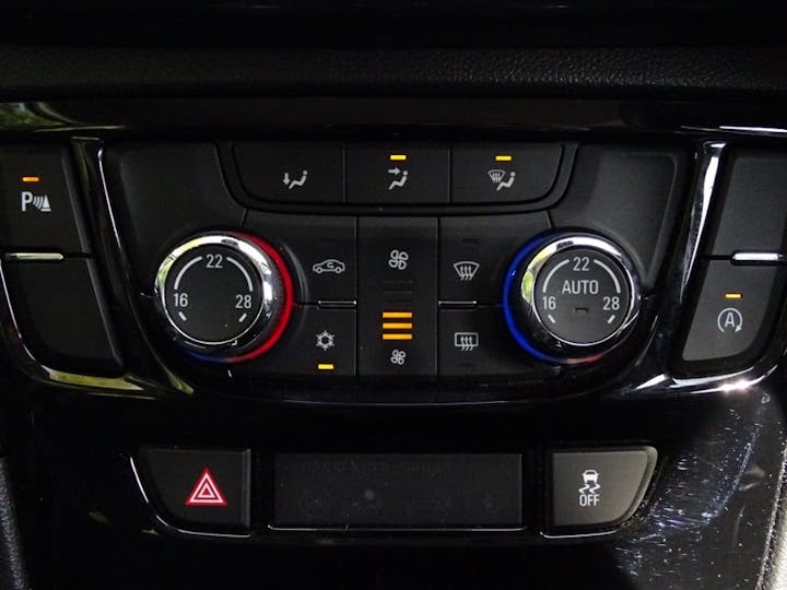 White Vauxhall Mokka X 1.6i Active Euro 6 (s/s) 5dr 2017