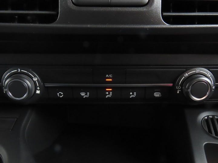  Vauxhall Combo 1.5 Turbo D 2300 Pro L1 Euro 6 (s/s) 5dr 2023