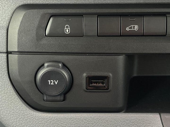  Vauxhall Vivaro E 3100 75kwh Elite Auto L2 H1 6dr (7.4kw Charger) 2023