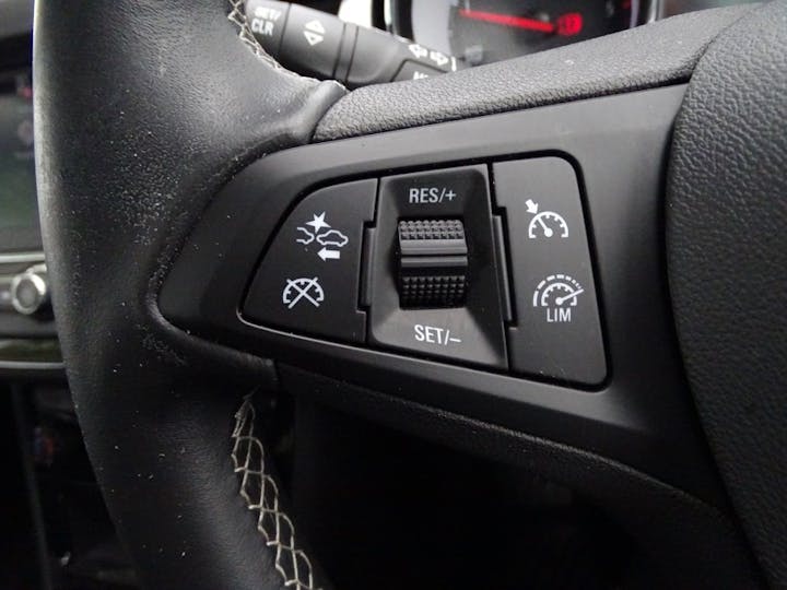 Black Vauxhall Astra 1.5 Turbo D SRi Vx Line Nav Euro 6 (s/s) 5dr 2020