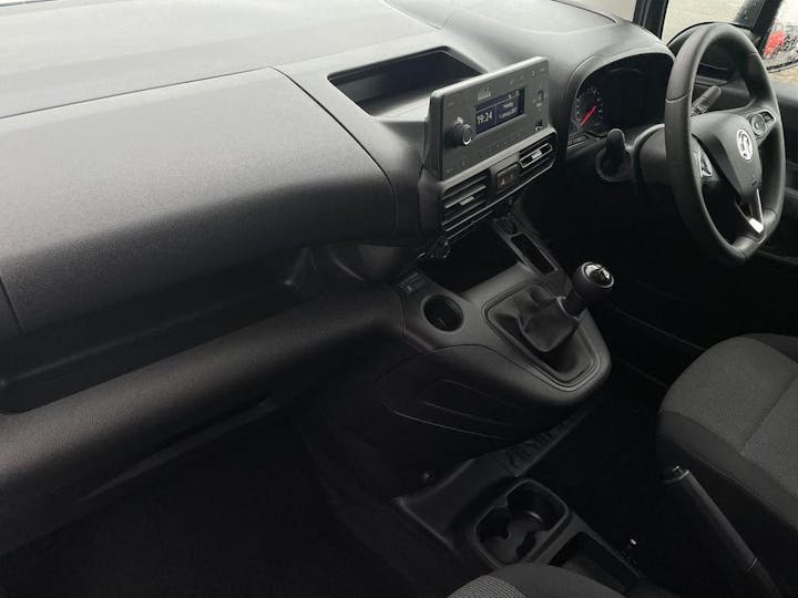 White Vauxhall Combo 1.5 Turbo D 2300 Dynamic L1 H1 Euro 6 4dr 2021