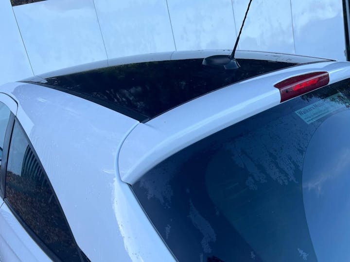 White Vauxhall Corsa 1.4i Griffin Euro 6 (s/s) 3dr 2019