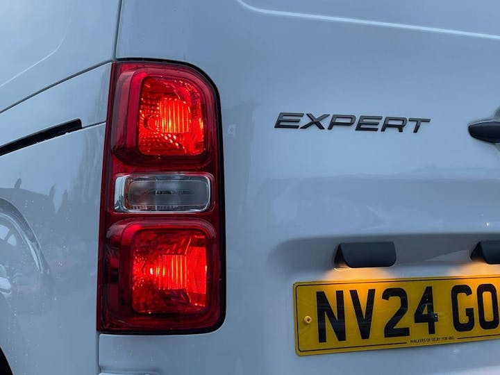 White Peugeot Expert 1.5 Bluehdi 1000 Professional Standard Panel Van MWB Euro 6 (s/s) 6dr 2024