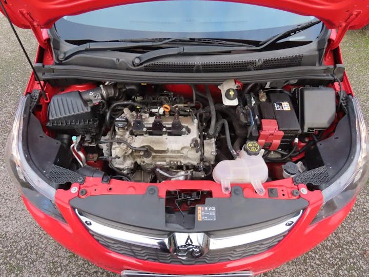 Red Vauxhall Viva 1.0i SE Euro 6 5dr (a/c) 2017