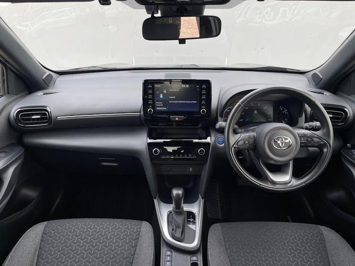 Grey Toyota Yaris Cross 1.5 VVT-h Design E-cvt Euro 6 (s/s) 5dr 2023