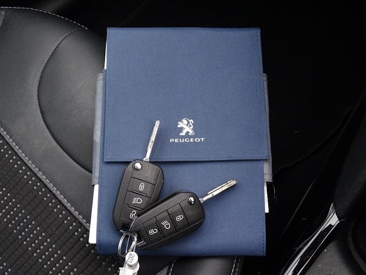 Grey Peugeot 2008 Allure Premium 2019