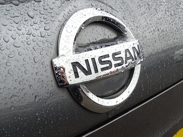 Grey Nissan Qashqai 1.6 N-tec 2wd 5dr 2012