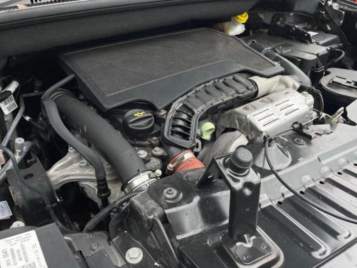 White Vauxhall Crossland 1.2 Turbo Elite Nav Auto Euro 6 (s/s) 5dr 2021
