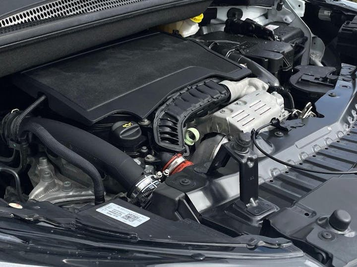 White Vauxhall Crossland 1.2 Turbo Elite Nav Auto Euro 6 (s/s) 5dr 2021