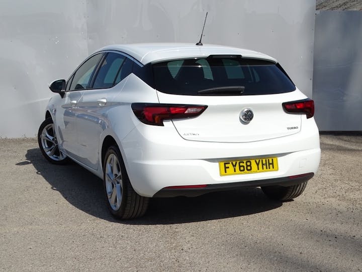 White Vauxhall Astra SRi 2018