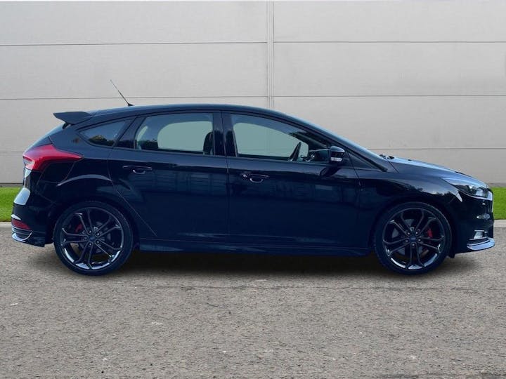 Black Ford Focus 2.0t Ecoboost ST-3 Euro 6 (s/s) 5dr 2016