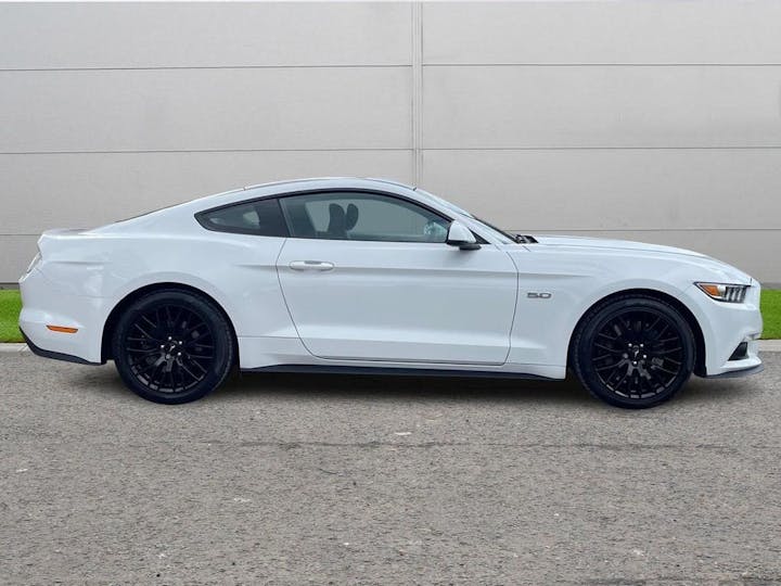 White Ford Mustang 5.0 V8 GT Fastback Euro 6 2dr 2018