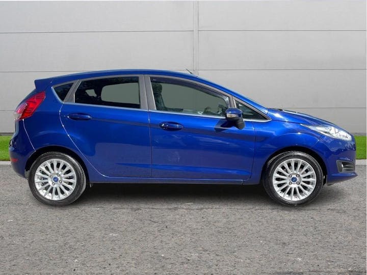 Blue Ford Fiesta 1.0t Ecoboost Titanium Euro 5 (s/s) 5dr 2014