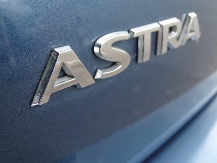 Blue Vauxhall Astra 1.6 16V Elite Euro 5 5dr 2014