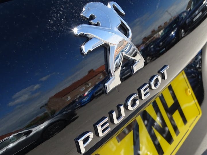 Black Peugeot 2008 1.2 Puretech Allure Premium Euro 6 (s/s) 5dr 2019