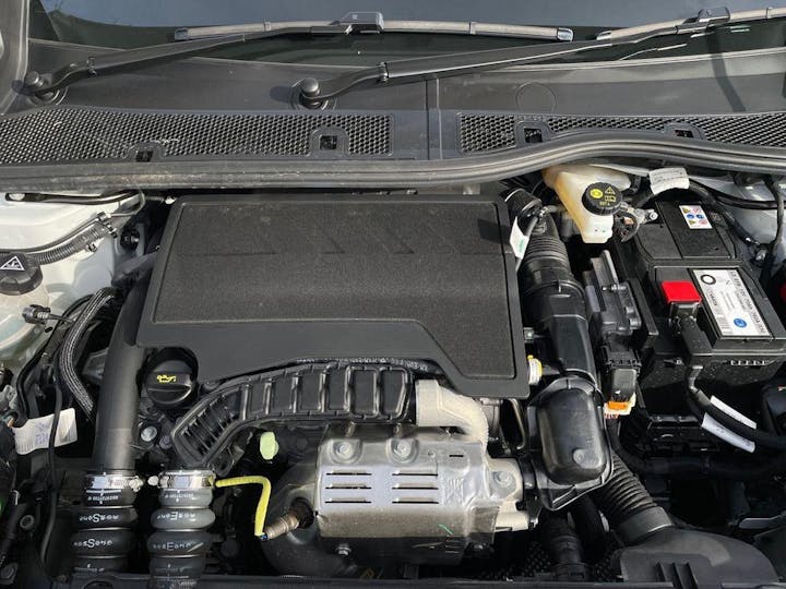 White Vauxhall Mokka 1.2 Turbo SRi Nav Premium Euro 6 (s/s) 5dr 2021