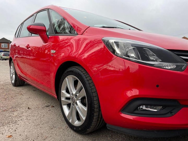 Red Vauxhall Zafira Tourer 1.4i Turbo SRi Euro 6 5dr 2017