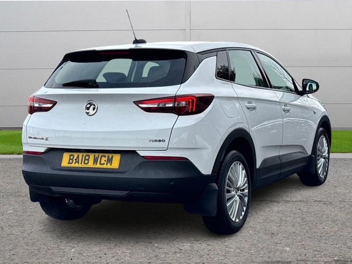 White Vauxhall Grandland X 1.2 Turbo SE Euro 6 (s/s) 5dr 2018