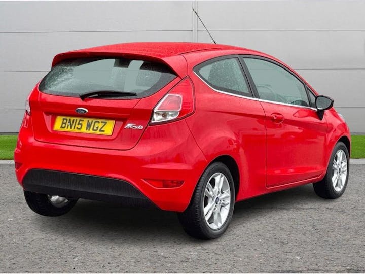 Red Ford Fiesta 1.25 Zetec Euro 6 3dr 2015
