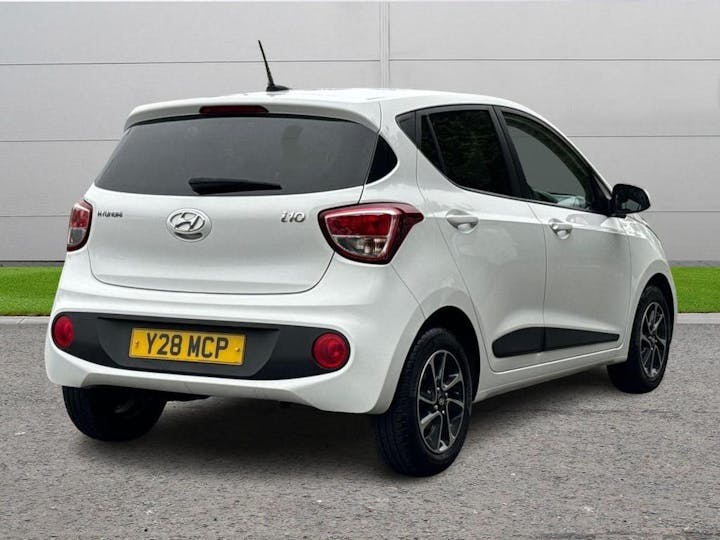 White Hyundai I10 1.0 Premium Euro 6 5dr 2018