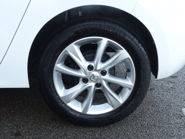 White Vauxhall Corsa SE Premium 2020