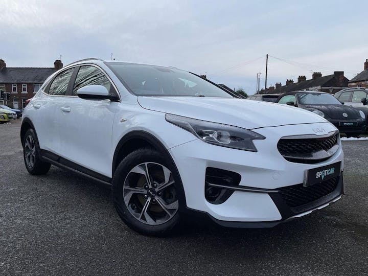 White Kia Xceed 1.0 T-gdi 2 Euro 6 (s/s) 5dr 2022