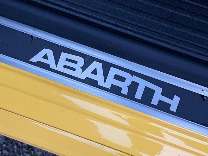 Yellow Abarth 595 1.4 T-jet 70th Euro 6 3dr 2019