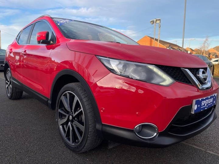 Red Nissan Qashqai 1.2 Dig-t Tekna Xtron 2wd Euro 6 (s/s) 5dr 2016