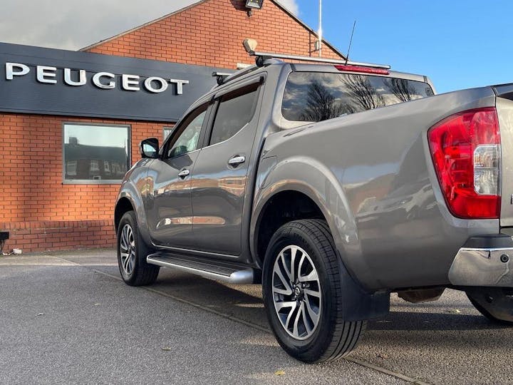 Grey Nissan Navara 2.3 DCi Tekna 4wd Euro 6 (s/s) 4dr 2018