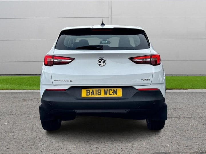 White Vauxhall Grandland X 1.2 Turbo SE Euro 6 (s/s) 5dr 2018