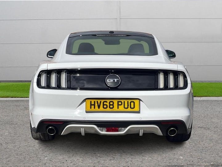 White Ford Mustang 5.0 V8 GT Fastback Euro 6 2dr 2018