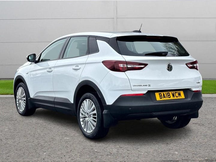 White Vauxhall Grandland X 1.2 Turbo SE Euro 6 (s/s) 5dr 2018