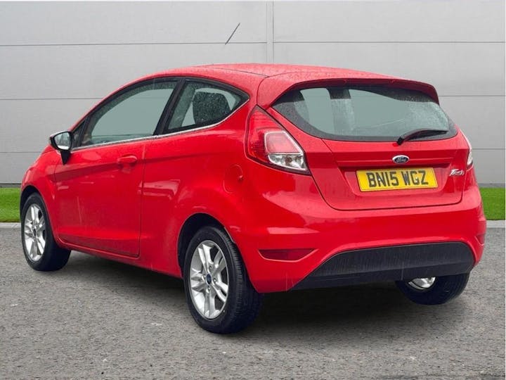 Red Ford Fiesta 1.25 Zetec Euro 6 3dr 2015