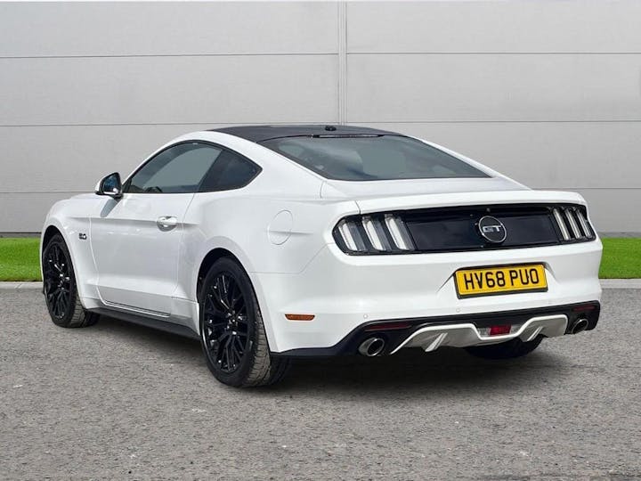 White Ford Mustang 5.0 V8 GT Fastback Euro 6 2dr 2018