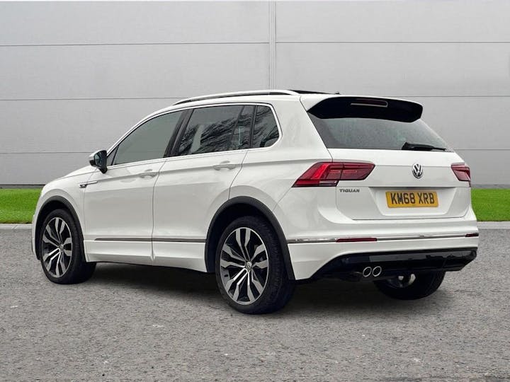 White Volkswagen Tiguan 2.0 TDI R-line DSG Euro 6 (s/s) 5dr 2018