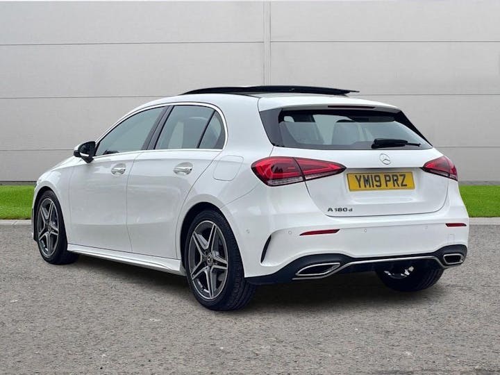 White Mercedes-Benz A Class 1.5 A180d AMG Line (premium Plus) 7g-dct Euro 6 (s/s) 5dr 2019