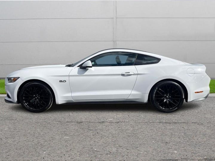 White Ford Mustang 5.0 V8 GT Fastback Euro 6 2dr 2018