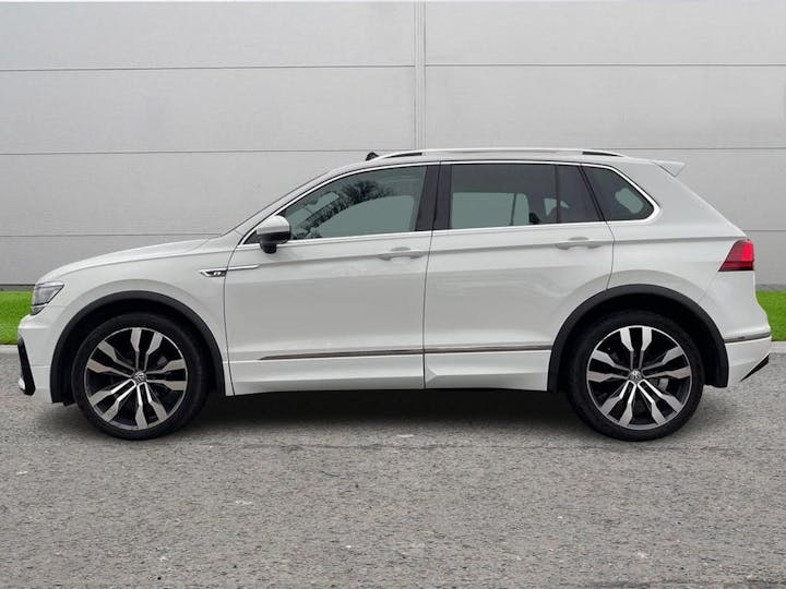 White Volkswagen Tiguan 2.0 TDI R-line DSG Euro 6 (s/s) 5dr 2018