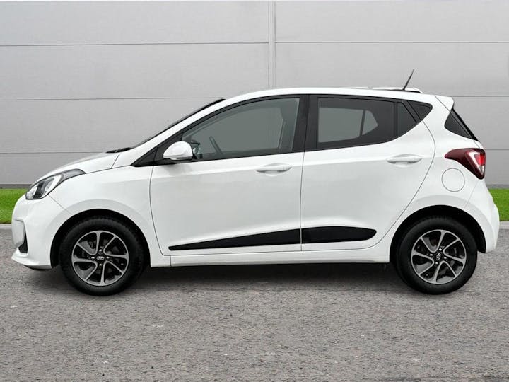 White Hyundai I10 1.0 Premium Euro 6 5dr 2018