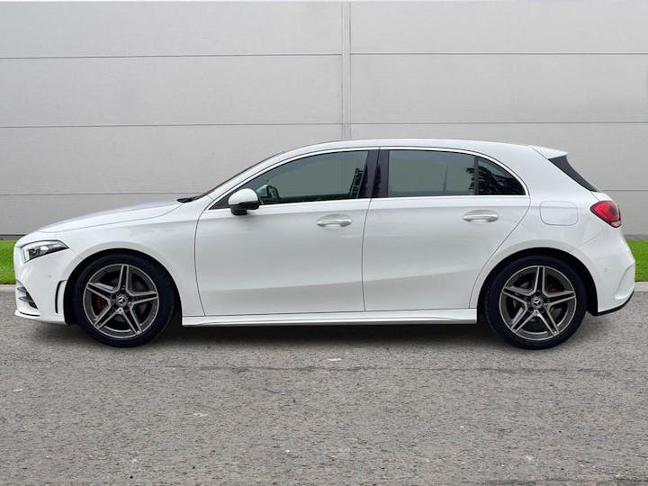 White Mercedes-Benz A Class 1.5 A180d AMG Line (premium Plus) 7g-dct Euro 6 (s/s) 5dr 2019